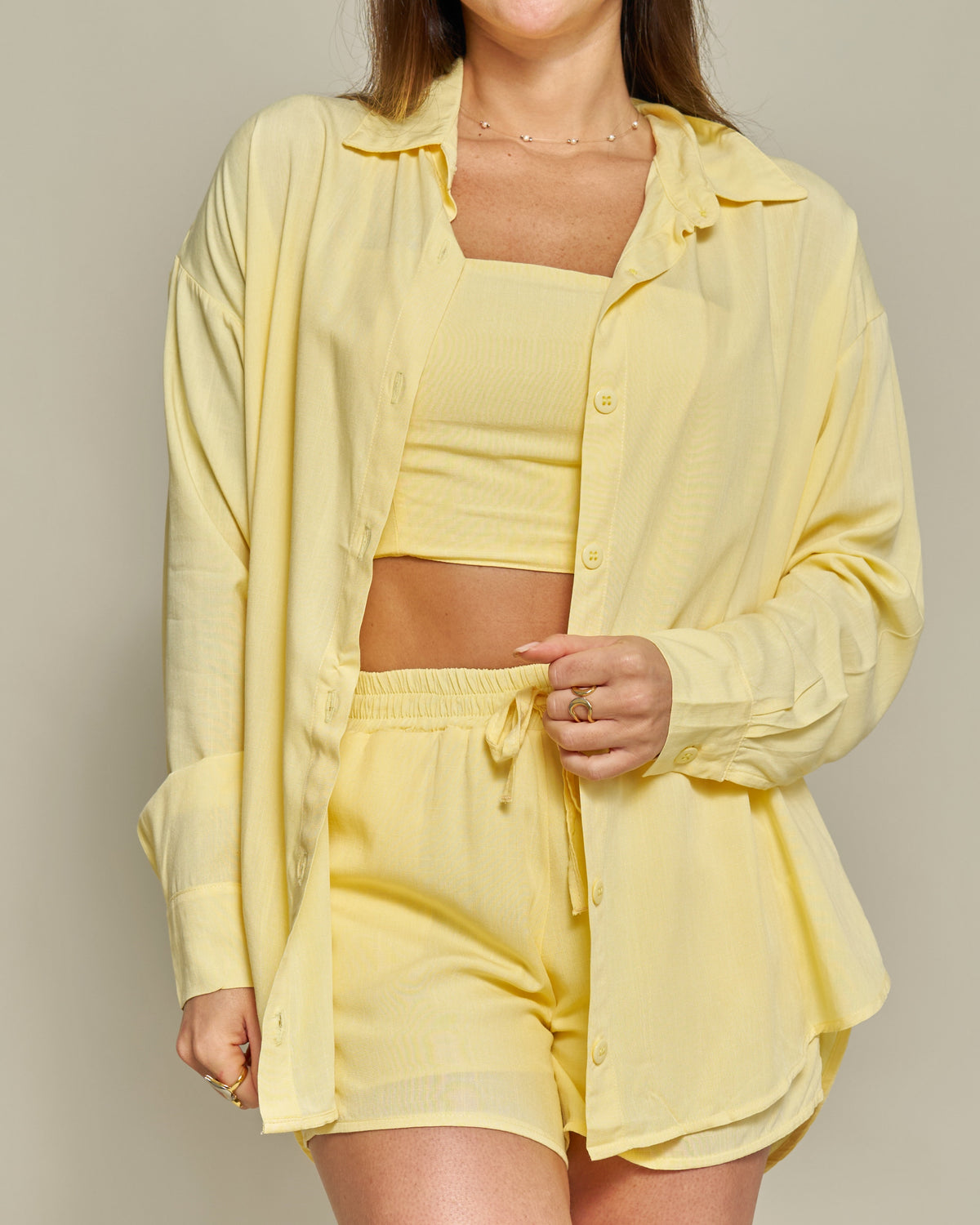 Short com bolsos Viscolinho Amarelo