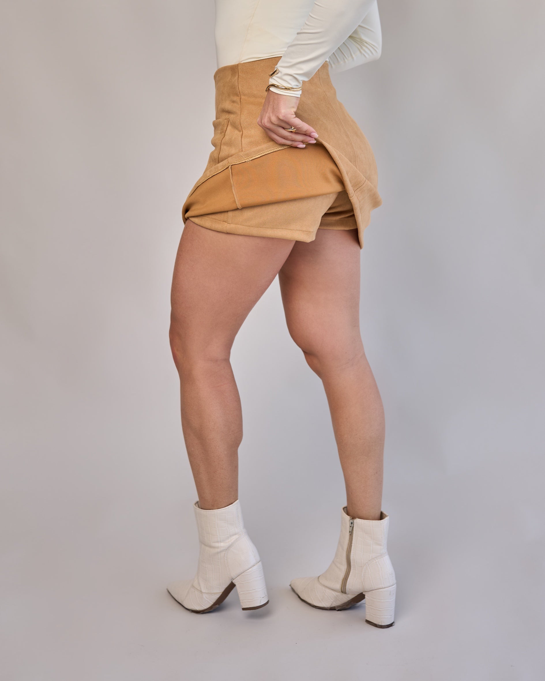 Short Saia Suede Capuccino