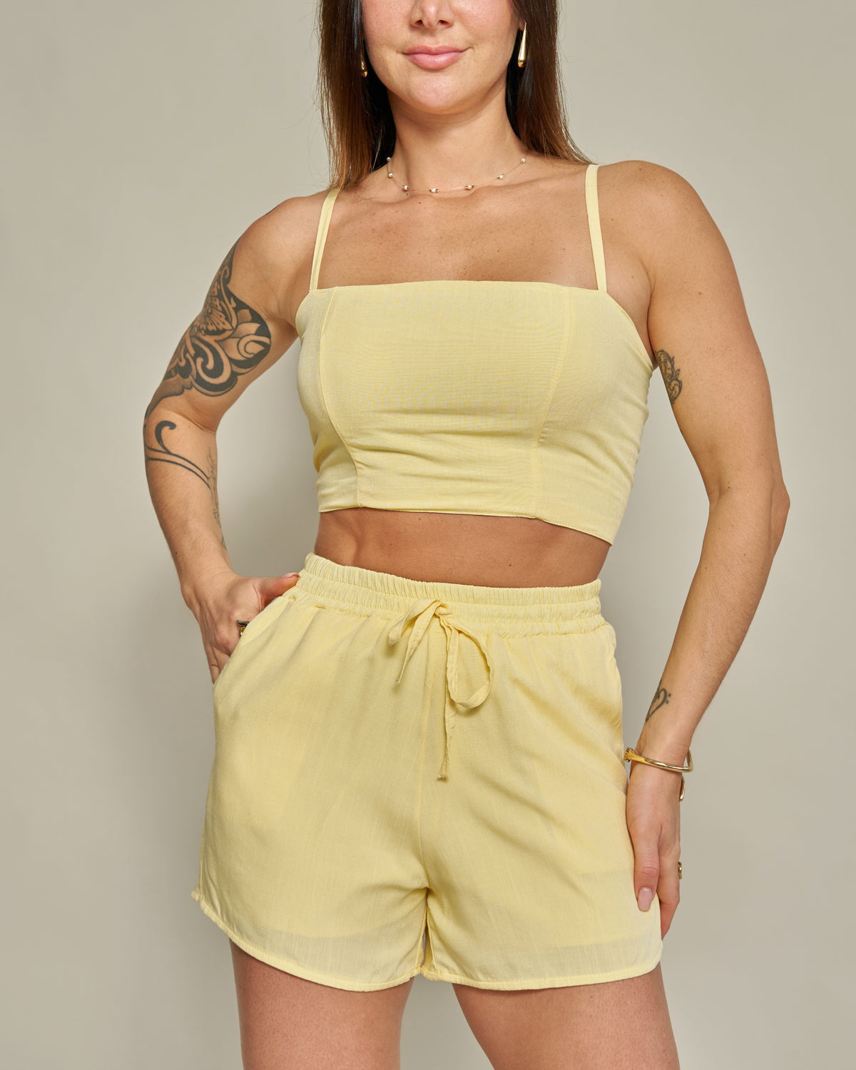 Short com bolsos Viscolinho Amarelo