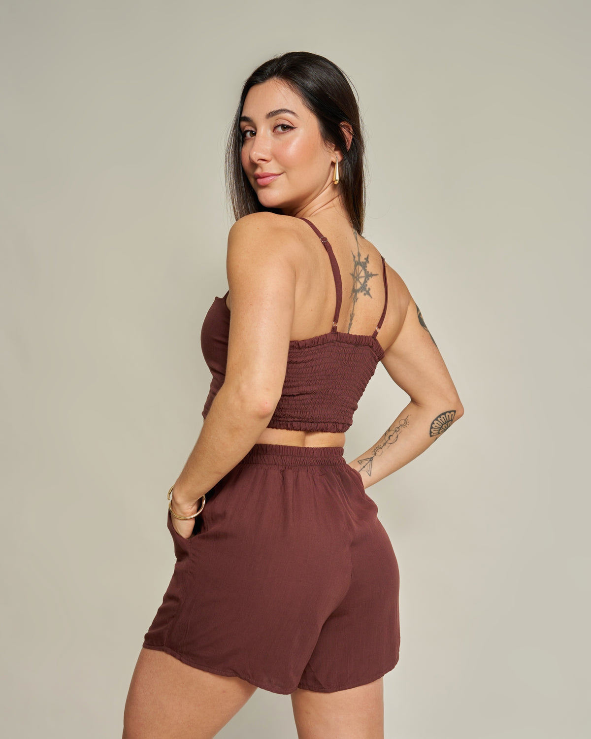 Short com bolsos Viscolinho Marrom