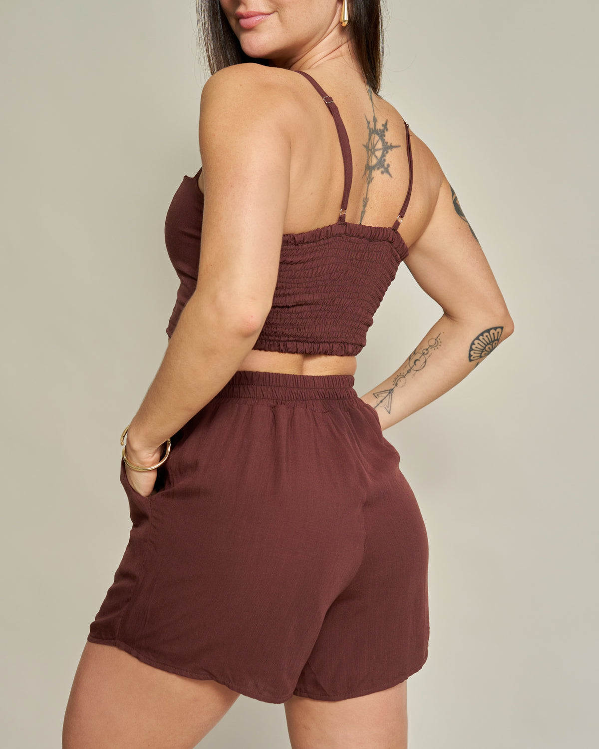 Short com bolsos Viscolinho Marrom