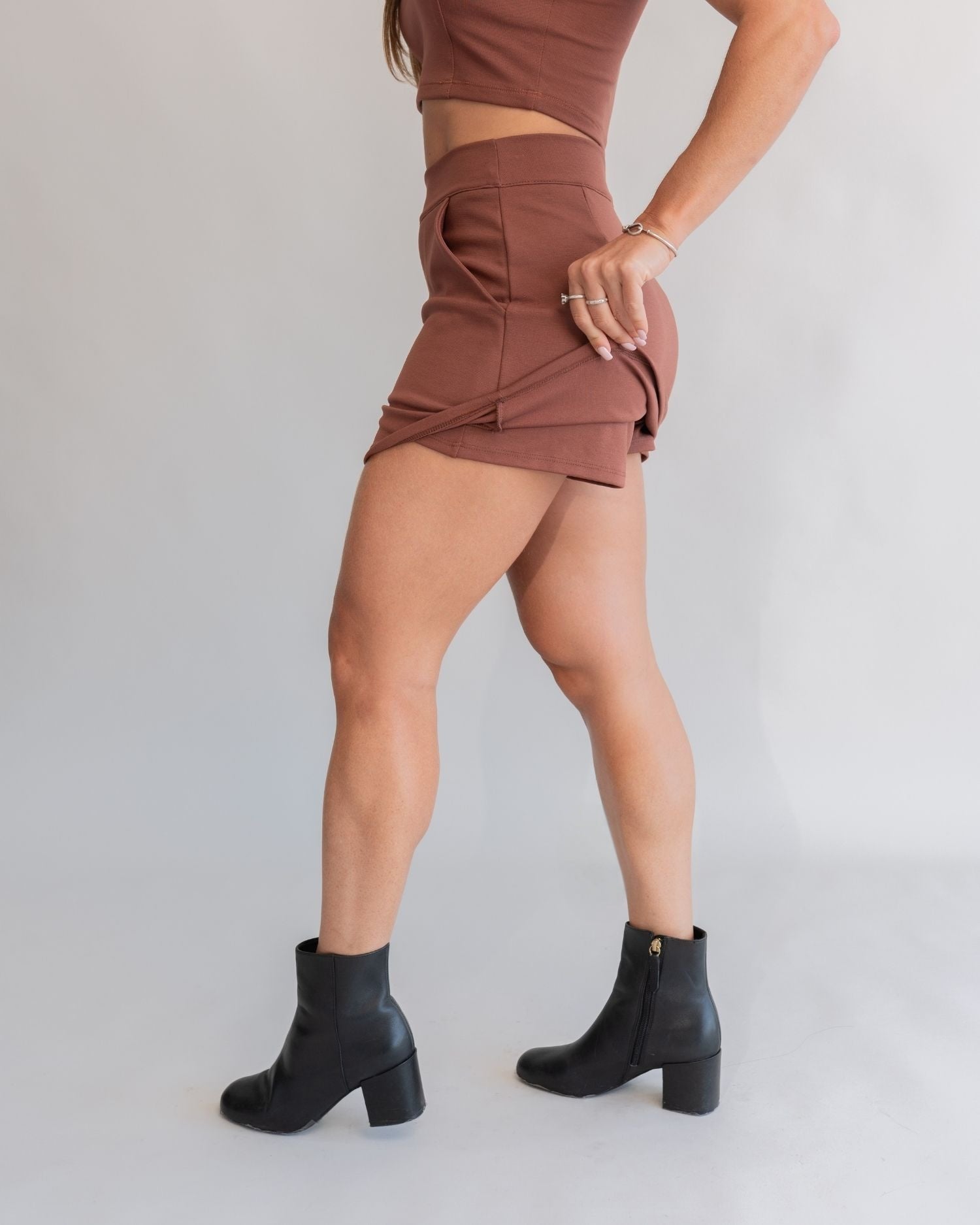 Short Saia Bliss Marrom (saia atrás)