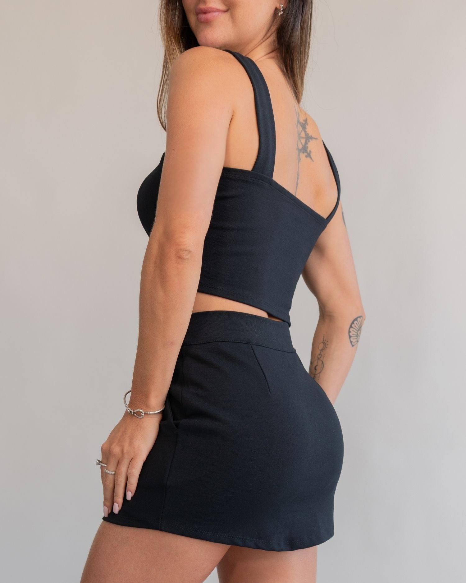 Short Saia Bliss Preto (saia atrás)