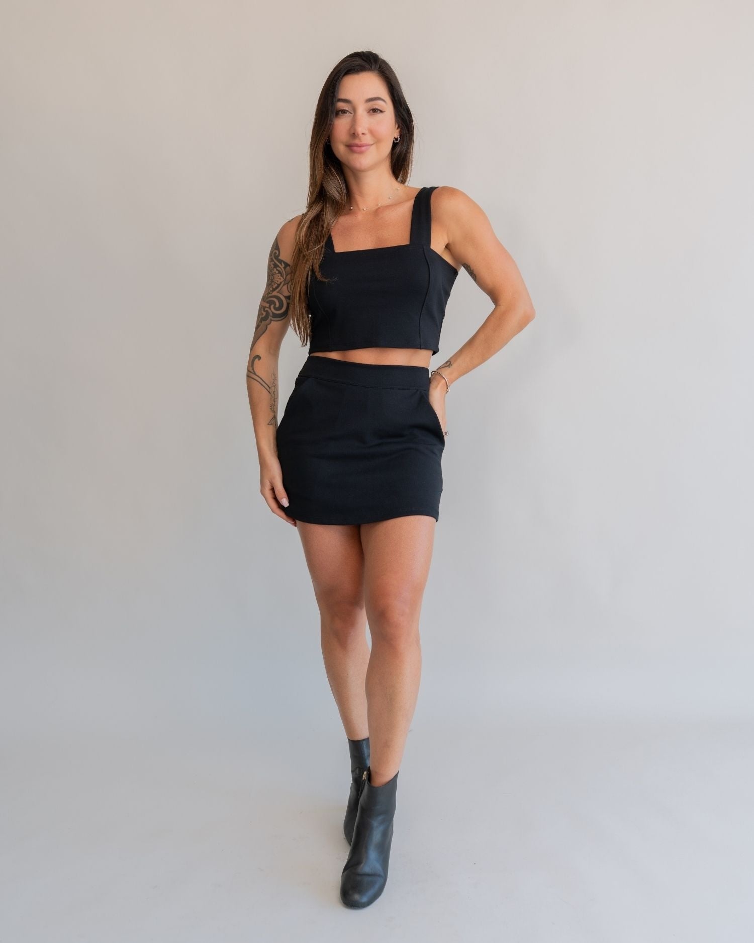 Short Saia Bliss Preto (saia atrás)
