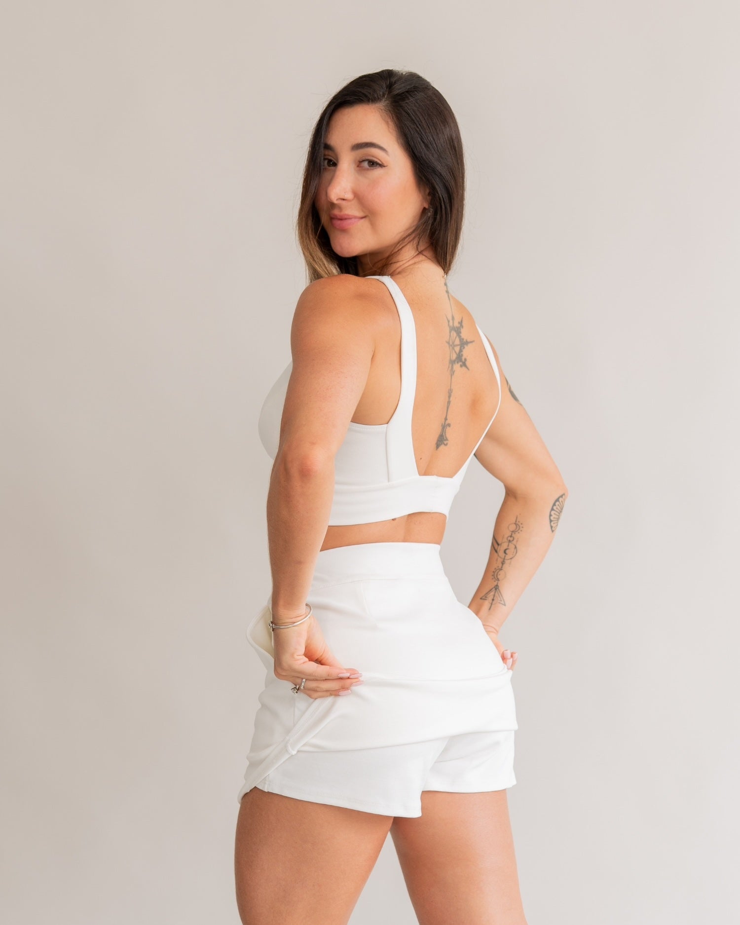 Short Saia Bliss Off-White (saia atrás)