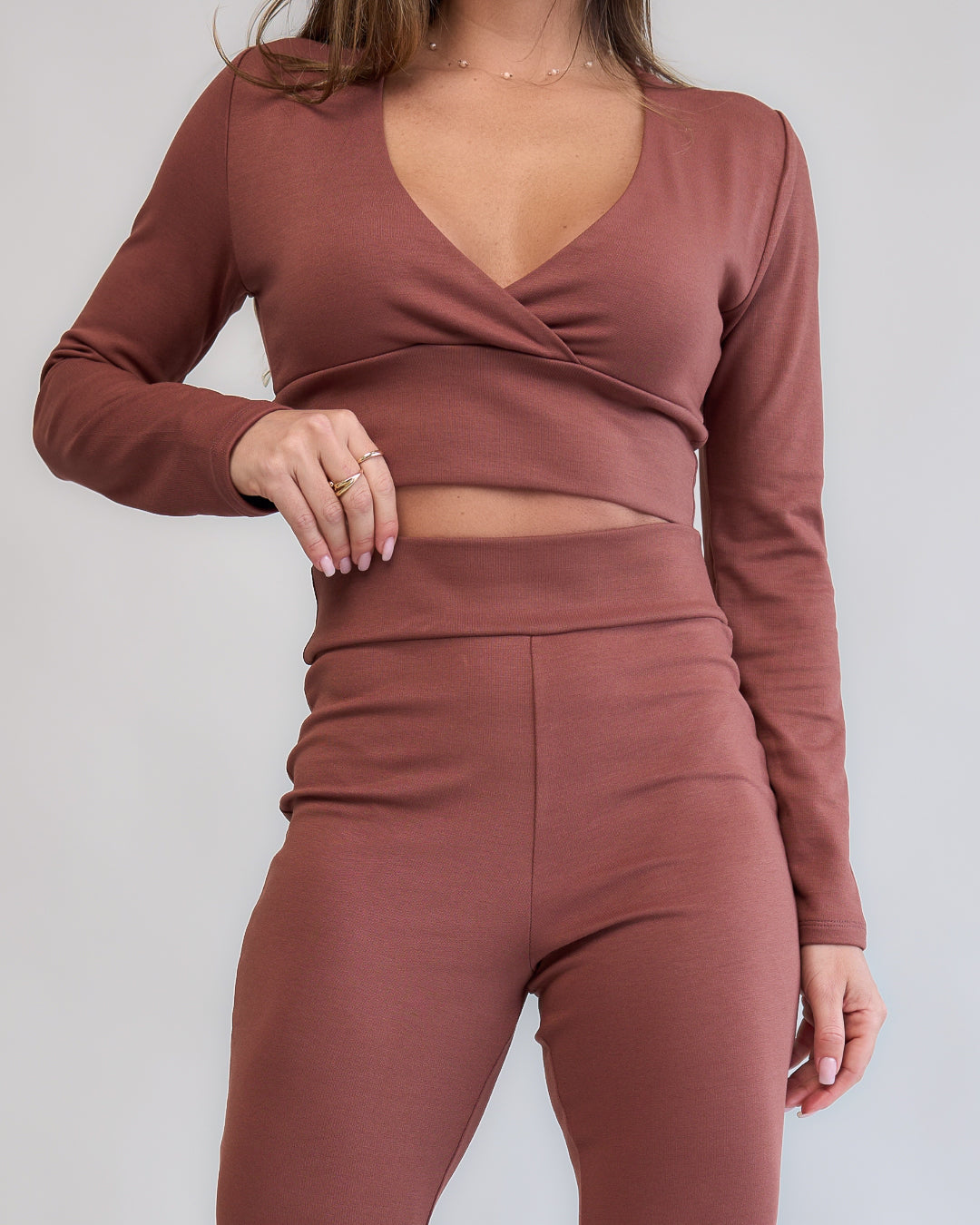 Blusa Transpassada Manga Longa Bliss Marrom