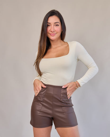 Short Leather Marrom