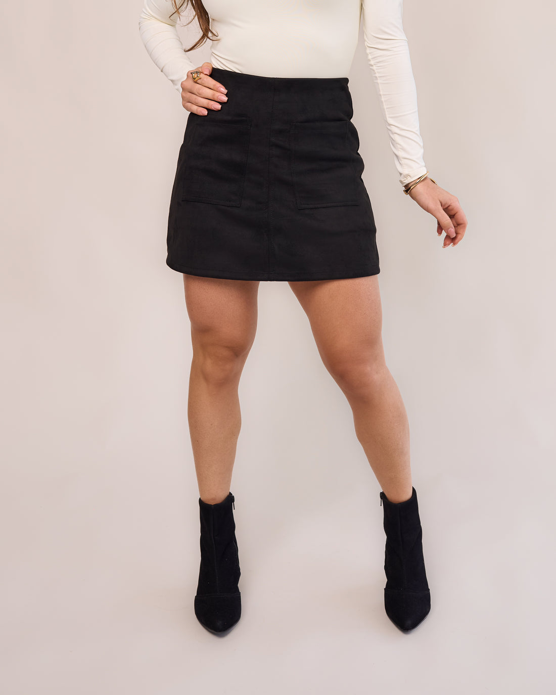 Short Saia Suede Preto