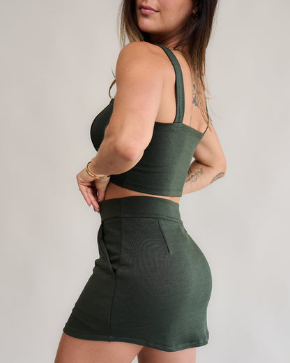 Short Saia Bliss Verde Militar (saia atrás)