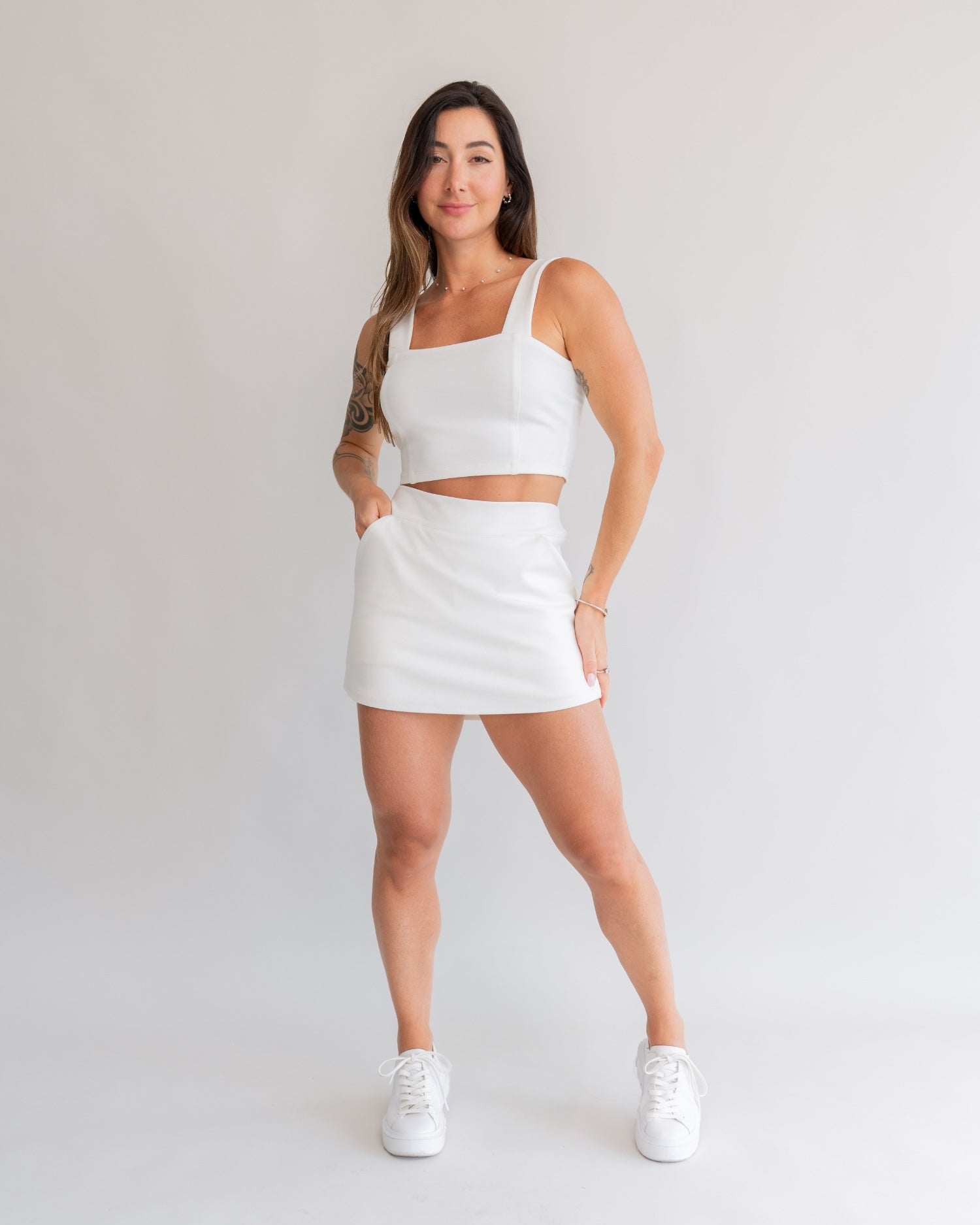 Saia curta branca feminino look completo frontal cintura alta