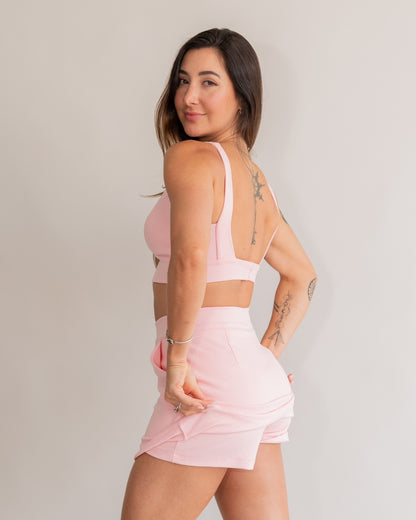 Saia short rosa feminino look lateral caimento ponto roma
