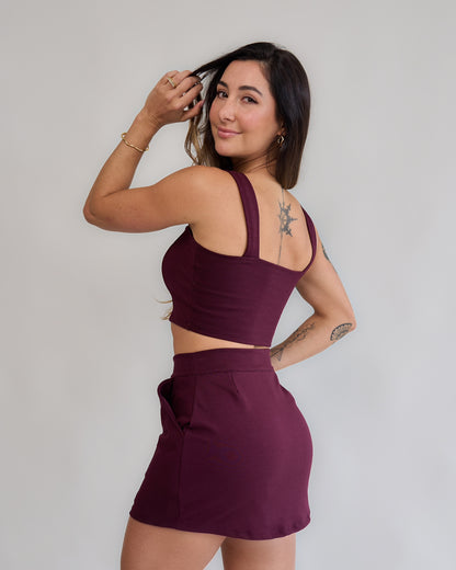 Saia curta vinho feminino costas caimento encorpado look completo