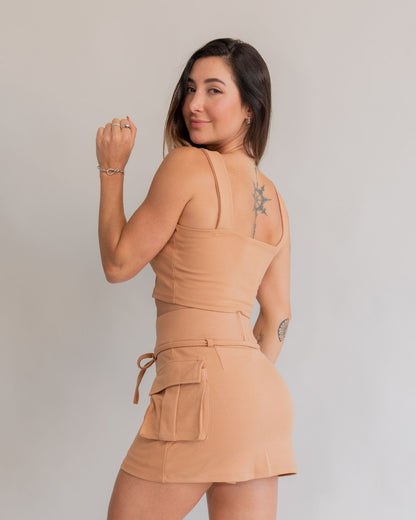 Saia curta cargo capuccino feminino look lateral conjunto top cargo capuccino
