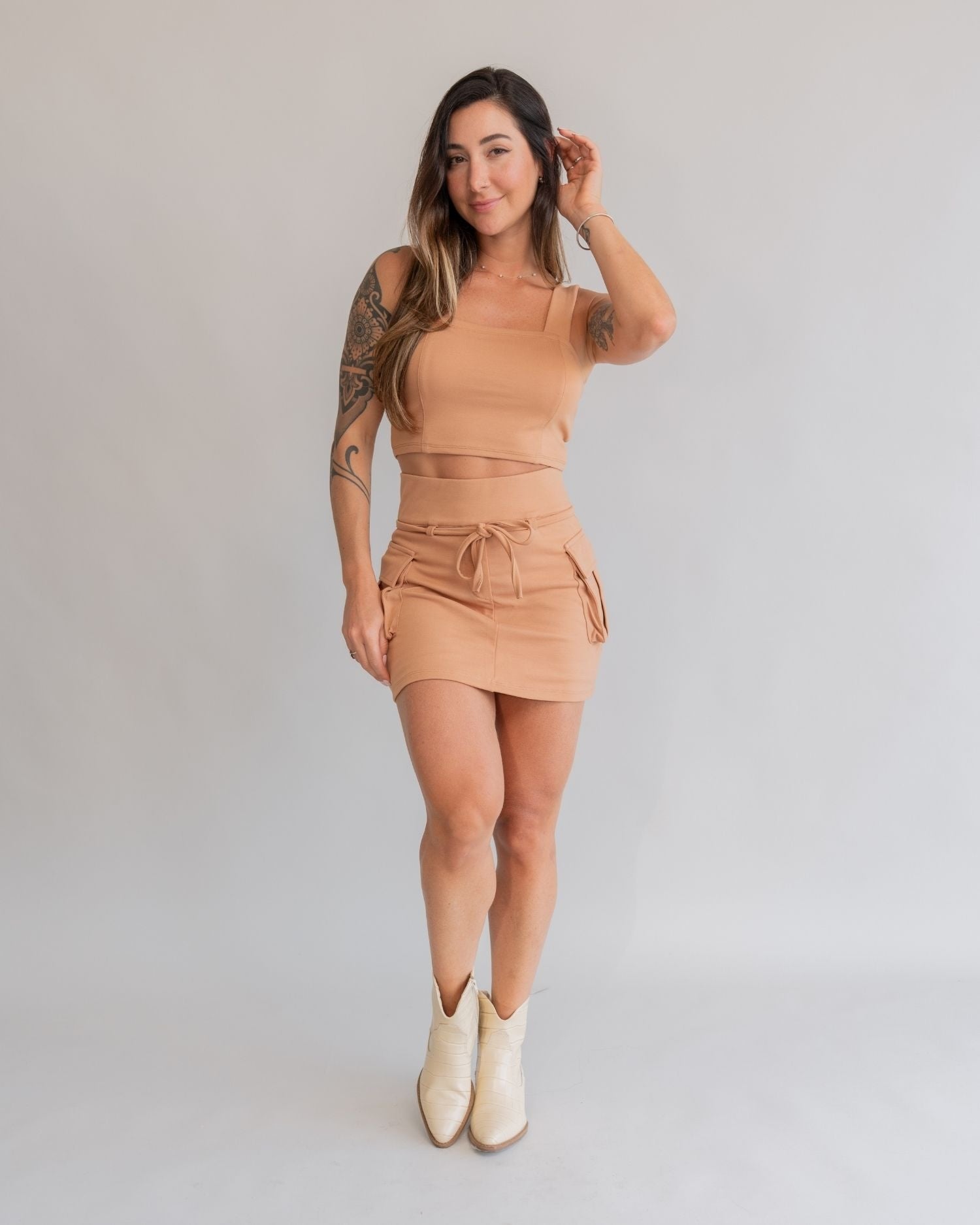 Short saia cargo capuccino feminino look completo corpo inteiro conjunto top cargo bota