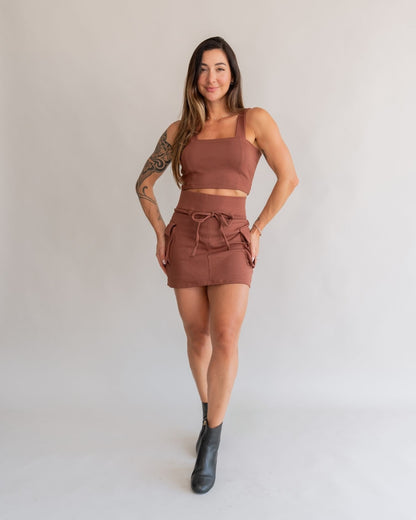 Short saia cargo marrom feminino look completo corpo inteiro conjunto top cargo bota