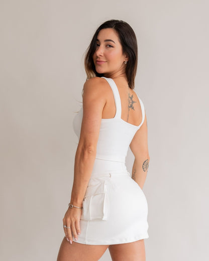 Saia curta cargo branca feminino look lateral costas bolso cargo top cargo off white