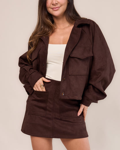 Saia curta suede marrom feminino conjunto jaqueta over suede look frontal sofisticado