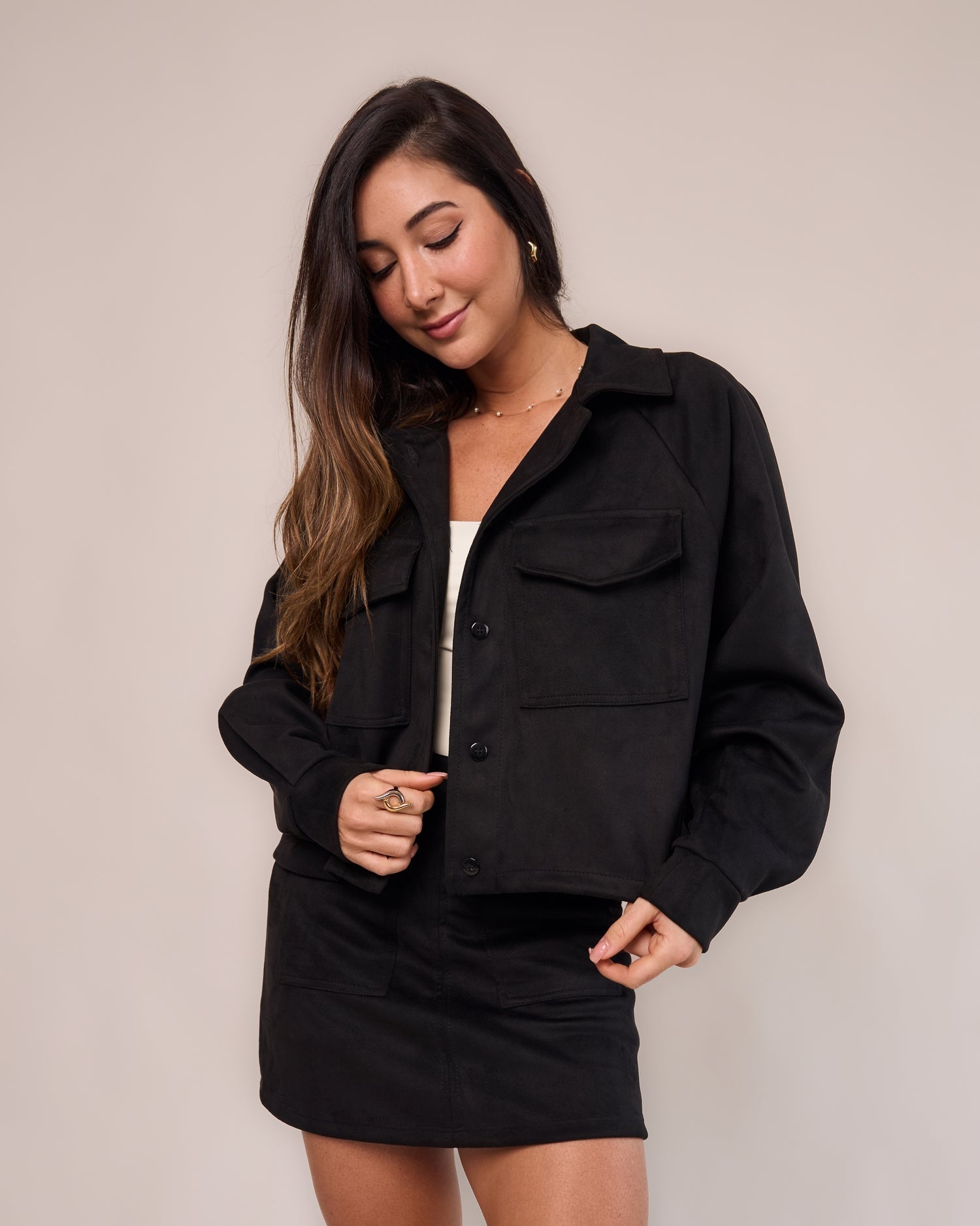 Saia curta suede preta feminino conjunto jaqueta over suede look frontal sofisticado