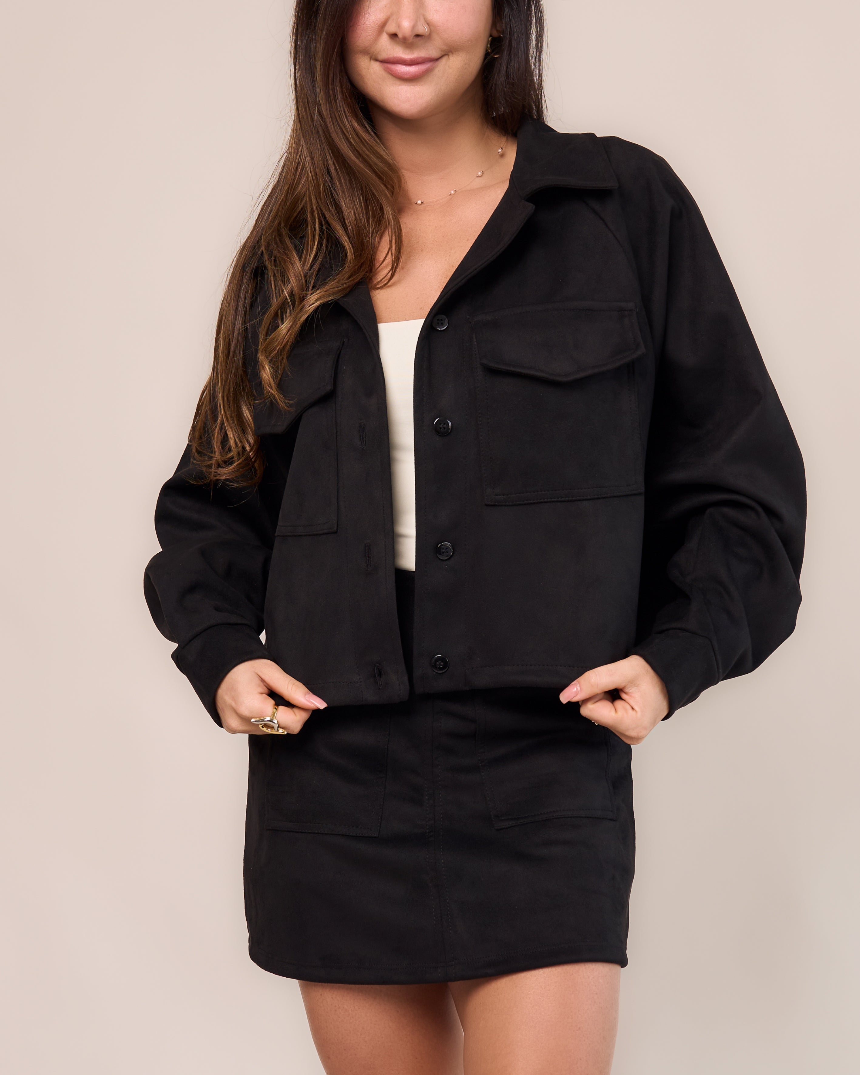 Saia curta suede preta feminino conjunto jaqueta over suede detalhe frontal