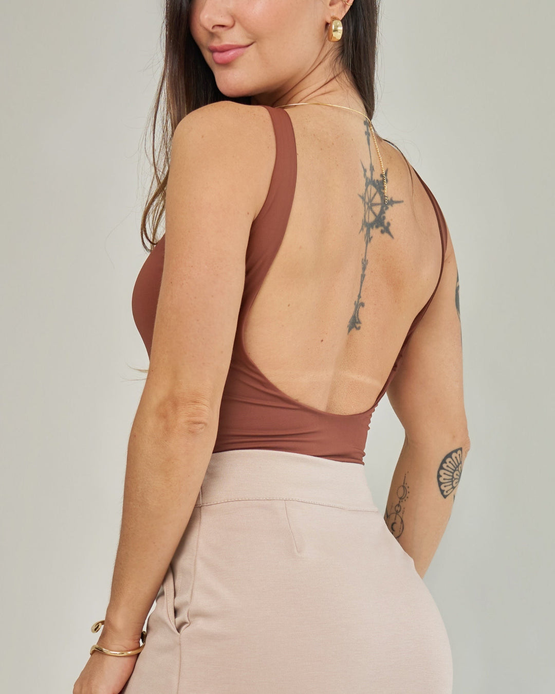 Body Costas Abertas Marrom