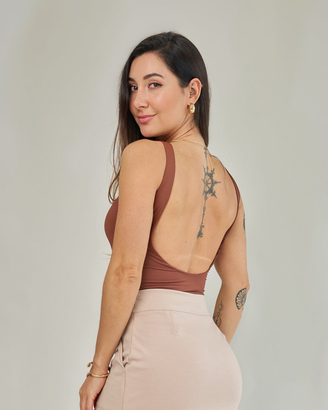 Body Costas Abertas Marrom
