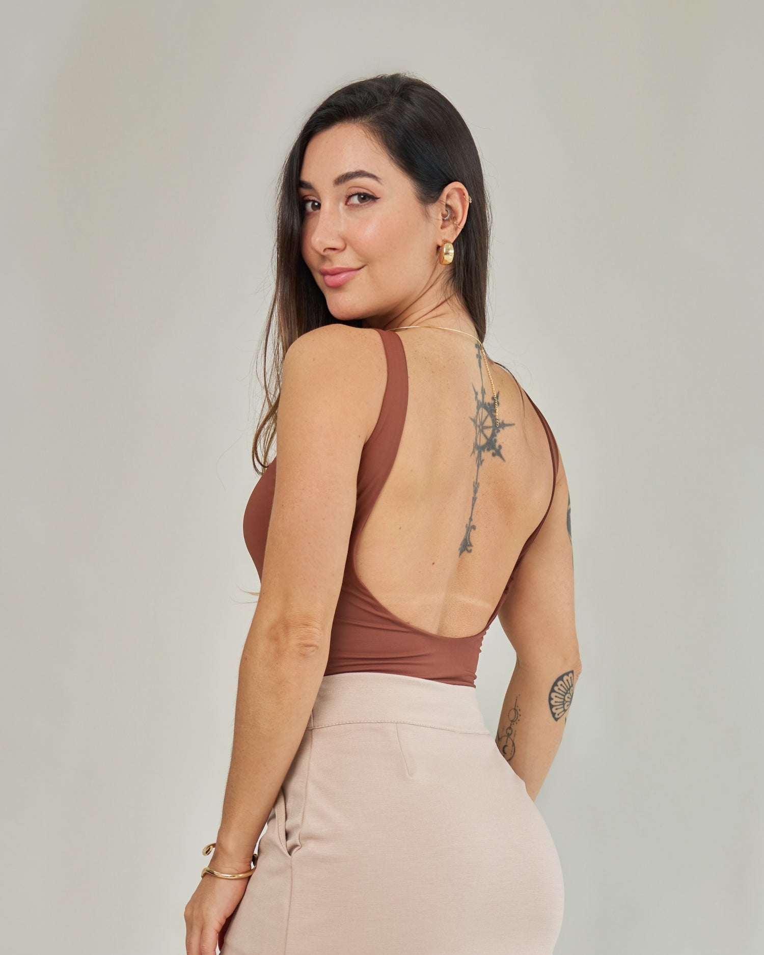 Body Costas Abertas Marrom